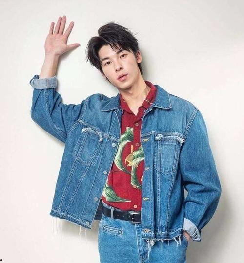 李子维资料,从平凡少年到励志偶像的成长之路